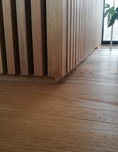 Akustik lister. Eg. Klar olie. 26 x 26. Flot bygget med hjørne. Skjult montage. Dane-Wood