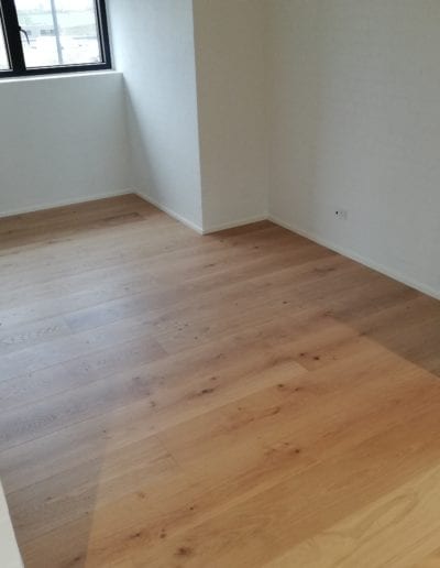 Herregårdsplank Dane-Wood Natura 25 cm bred børstet med klar olie-voks