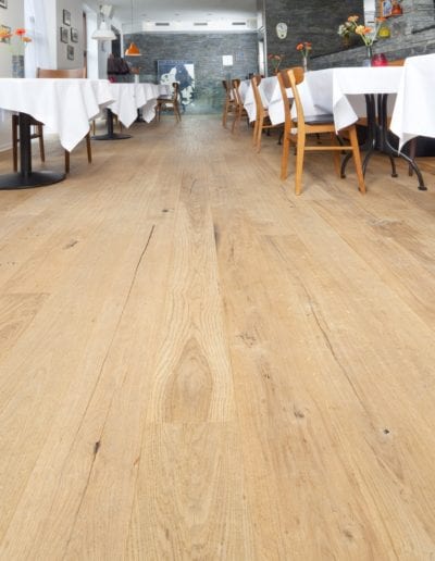 Ege planker Classico børstet med klar olie-voks 18 cm bred. Dane-Wood