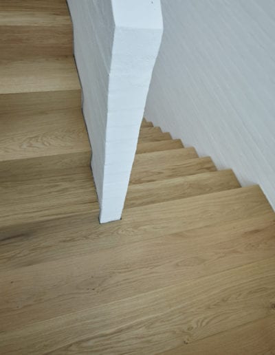 Lukket trappe. Ligeløbstrappe. Egetræstrappe. Trapperepos. Dane-Wood