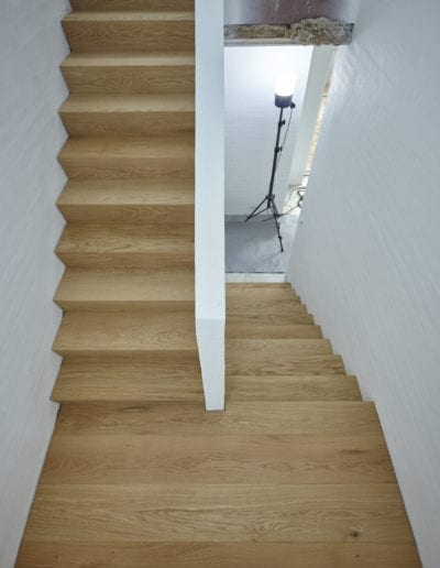 Lukket trappe. ligeløbstrappe. Trapperepos. egetræ. Dane-Wood