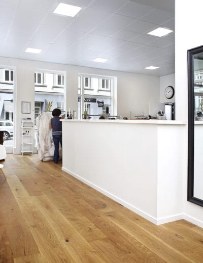 Dane-Wood Eg plank natura børstet 240 mm bredde. Klar olie + olie voks (Slesvig overflade)