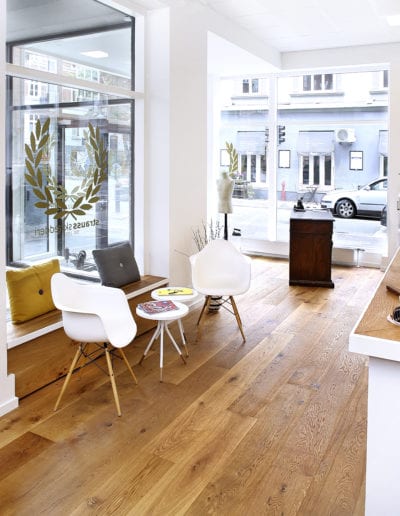 Eg plank natura børstet 240 mm bredde. Klar olie + olie voks (Slesvig overflade)