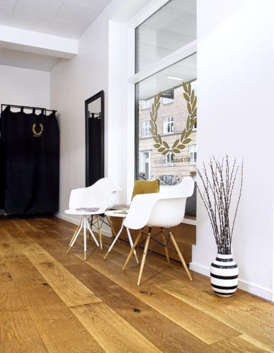 Eg plank natura børstet 240 mm bredde. Klar olie + olie voks (Slesvig overflade)