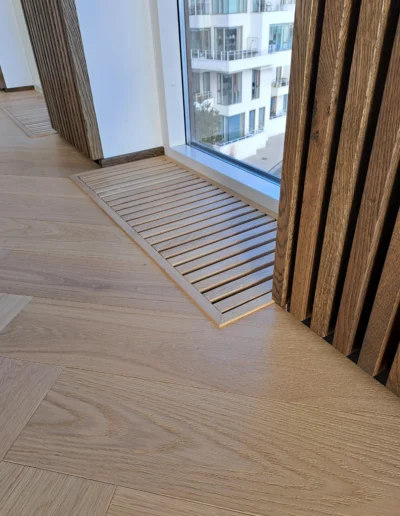 Konvektorskjuler i gulvet. Dane-Wood